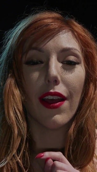 Lauren Phillips in lattice con Lauren Phillips