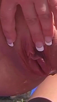 Piacere sessuale lesbico al sole