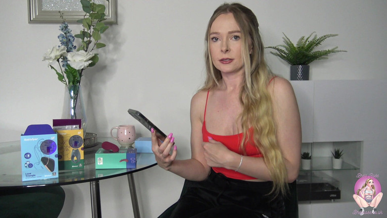 Brea Rose: Mở hộp đồ chơi thỏa mãn