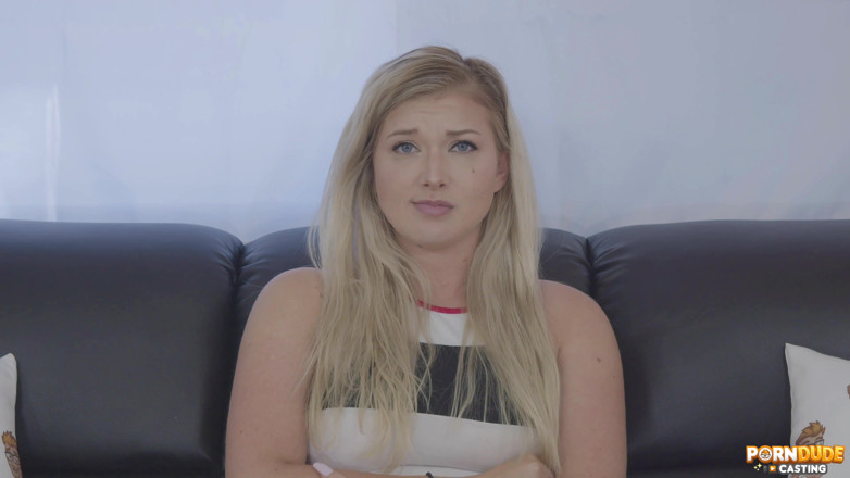 PornDudeCasting: Emily rechts