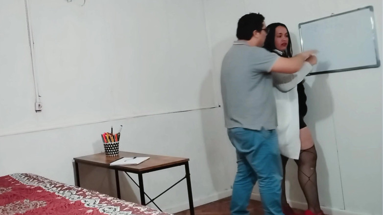 BBW Kelly Mom: Il Mio Insegnante È Molto Caldo E Finiamo per Scopare