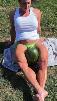 Muscle MILF Kandys Watermelon Crush Domination