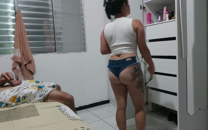 Kasallpimenta: 友人が奥さんのヘアブラシを借りに来て、結局僕の勃起したペニスを貸してくれた