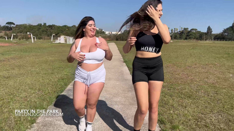 Busty BBW Latinas: Bbw đồng tính nữ vú to làm tình trong công viên