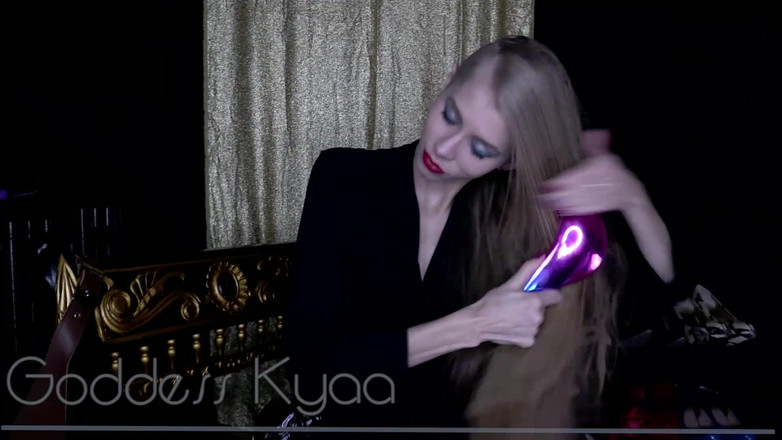 Kyaa Chimera: Дражнити щіткою для волосся