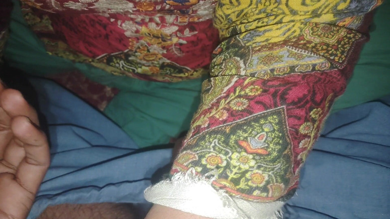 Meera Vishali: Ayah tiriku punya kontol besar, aku pengen banget memek sempitku...