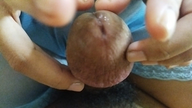 Lovely hairy pussy: Heerlijk stimulator spelen met mijn voorvocht