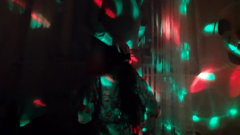 Lesbian-illusion: Na imprezie, podczas gdy wszyscy tańczyli, poszliśmy do rogu z...