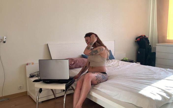 LoveHomePorn: Am dat peste niște filme porno, așa că m-am masturbat