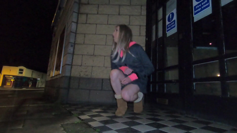 The Midnight Minx: Cumming on nightclub doorstep