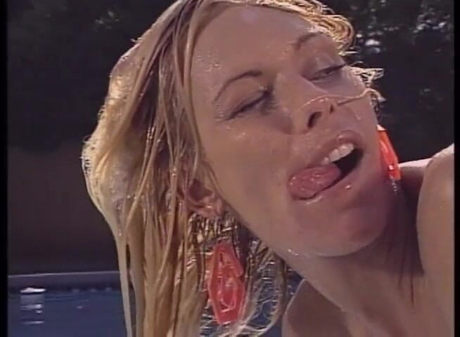 American Idol X: Big vintage lesbian dildo penetrated in the garden