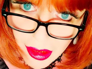 Emma Browne: Tante trans lagi asik muasin memeknya sampai muncrat