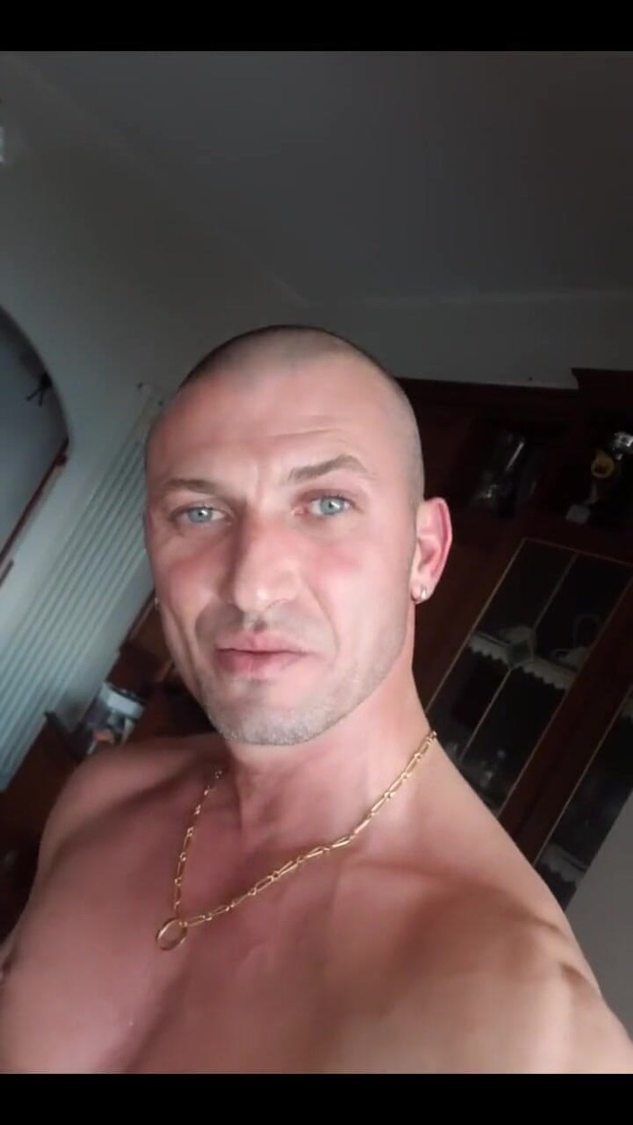 Boy jerking off: A casa da sola