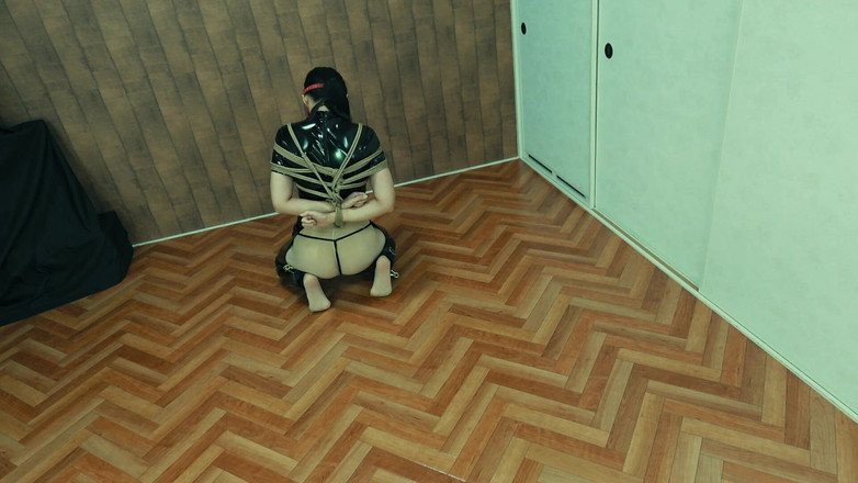 ushirosugatanomiki: Agent féminin en prison - évasion -