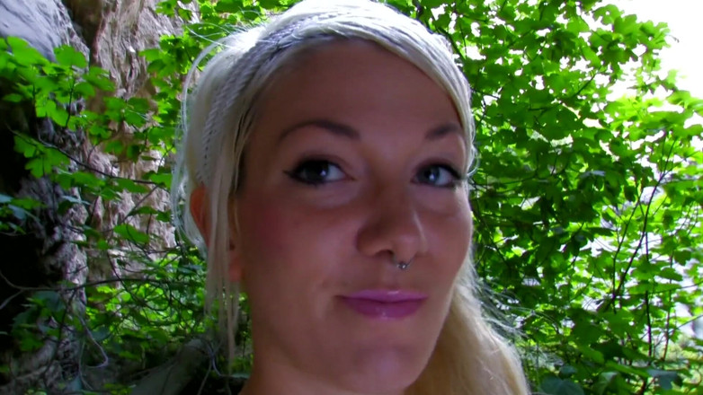 German amateur - 100% German hardcore videos: Troia bionda con un costume blu scopata nella figa
