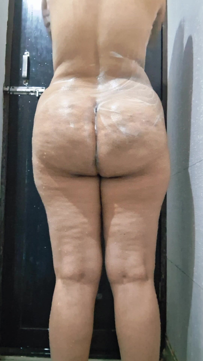 Riyathakur: Anal ateşli desi 18 genç kızda ilk kez parmaklıyor