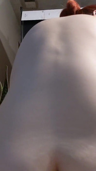 리버스 카우걸에서 자지를 갈아주는 PAWG