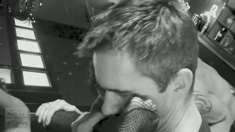 Chica Suicida DVD: Klassieke vuile groepseks in het biljart