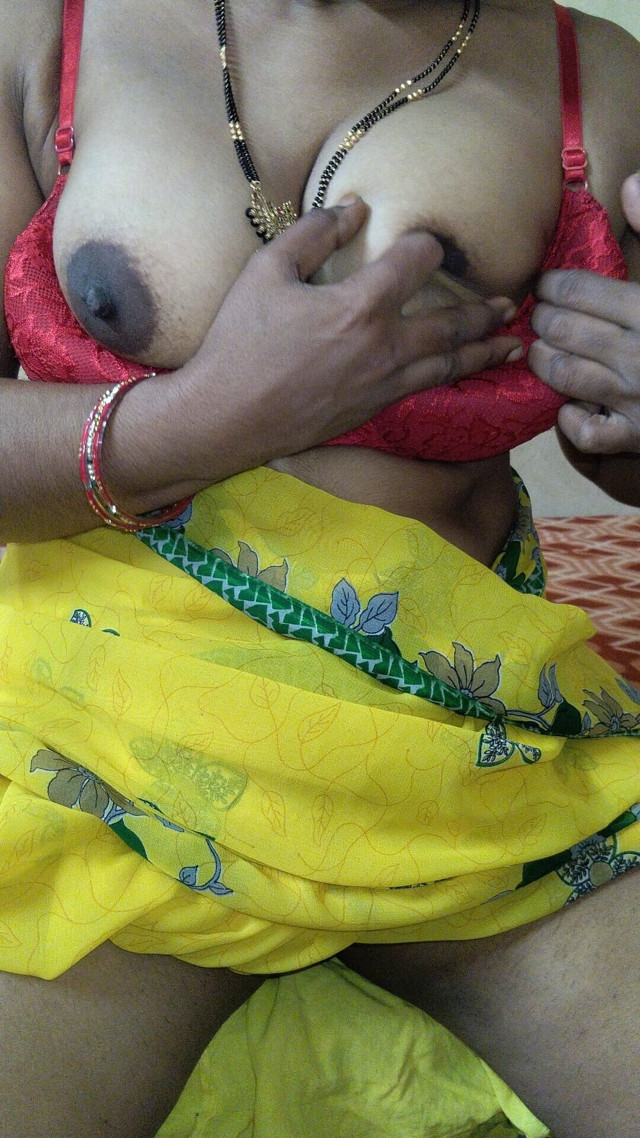 Desi Sexy Stepsister Home Alone Fingaring (Saira455)