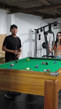 Partie bi au billard
