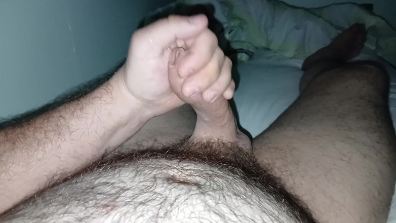Uhri: Uncut Hairy Gay Masturbating and Cum