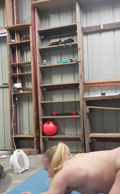 Michellexm: Latihan bugil, lateral raise, bicep curl, pallof press dan plank