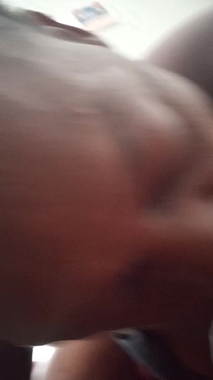 Lola Tha Pink Bunny: Labios de vacío chupan el caramelo