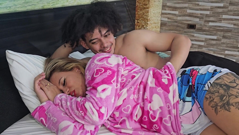 KerentSleen: Big Tits Stepmom Doesn't Like to Be Alone in Bed