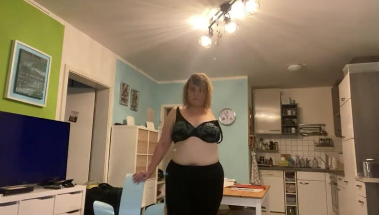 Deutsche Anna: Je joue avec mes blessures