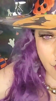 Festa de Halloween quando Freddy encontra a boa bruxa