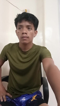 Pinoy Twink je doma nadržená