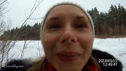 MILF Oxana: Caminhada no inverno
