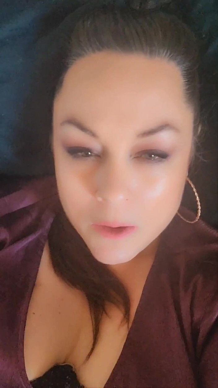 Bellacarina94: Mengongkek pepek saya dengan dildo membuatkan saya pancut dengan begitu...