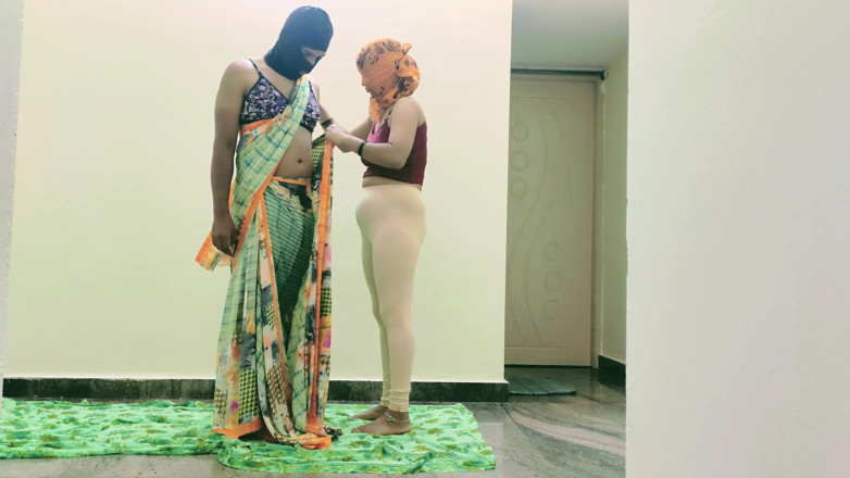 Mrbunty98: Teman lelaki desi banci memakai saree dan mengongkek teman wanita