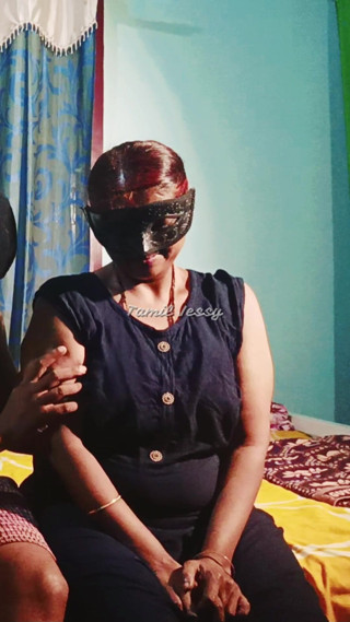 Tamil Jessy: Berühre mich sanft