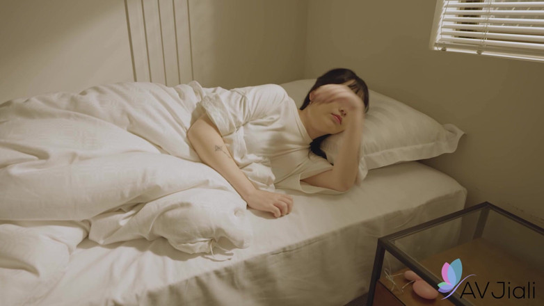 AV Jiali: Sunny Fucks Her Noisy Roommate