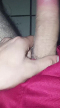 Un homme marié montre sa bite