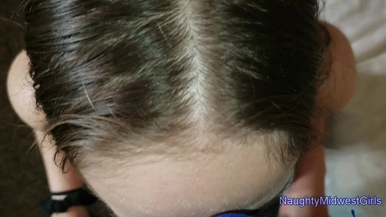 NaughtyMidwestGirls: Lainna white - nyepong kontol sambil merokok pov