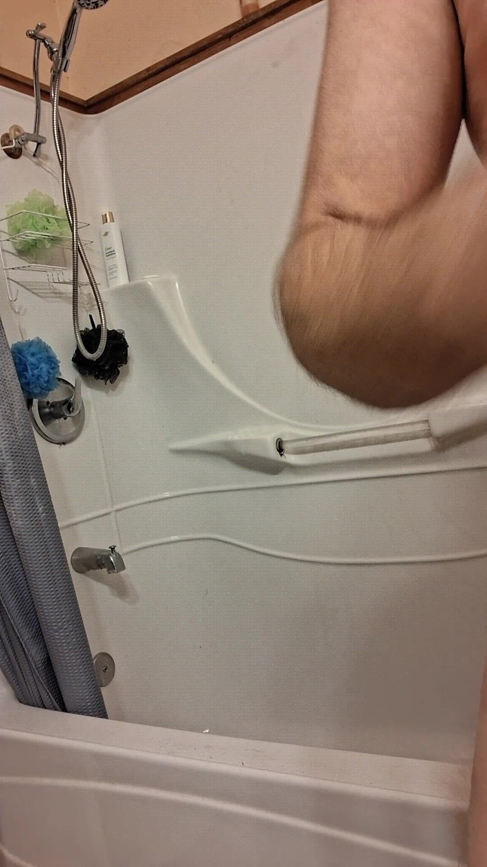 DubeSnackes: DubeSnackes, "Čas na sprchu", tření mýdlových bublin po celém těle, pak...