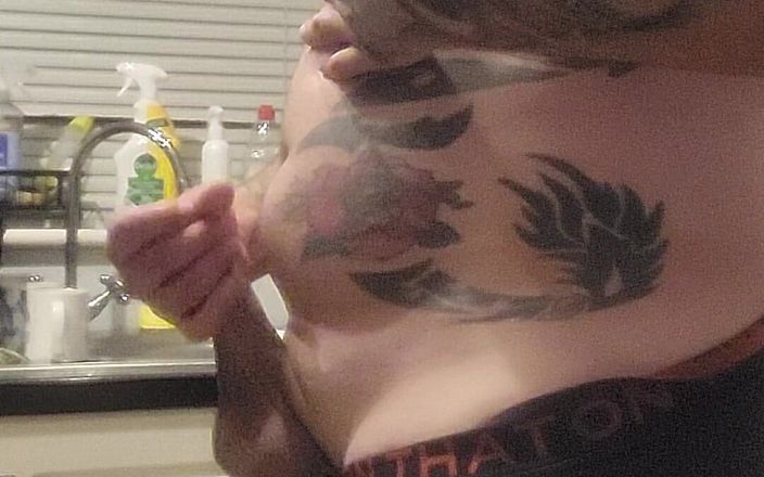 Garywhore: Jeu de pisse dégoûtant dans le Kitcen
