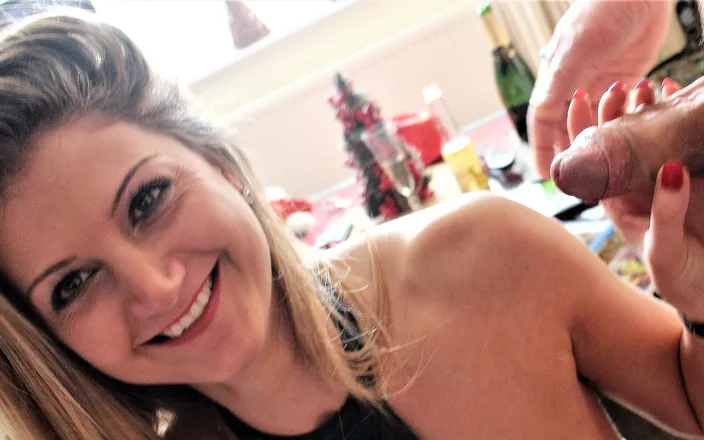 Red Heaven Media: She Loves a Threesome!