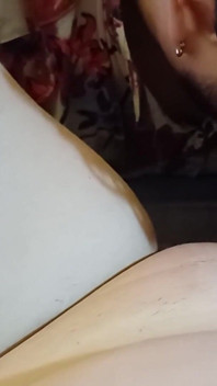 Intenzivní orální sex se skutečným sténáním POV skutečná amatérka mě nechává třesout