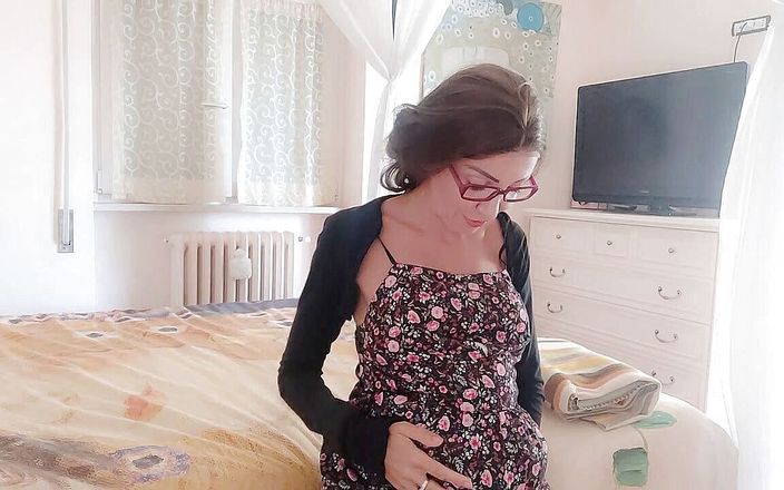 Savannah fetish dream: Ibu tiri mengalami benjolan hamil yang berat
