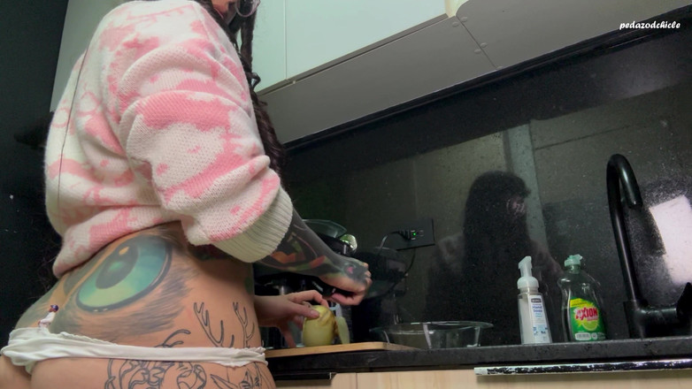 Pedazodchicle: La giganta te intimida y te consigue con su