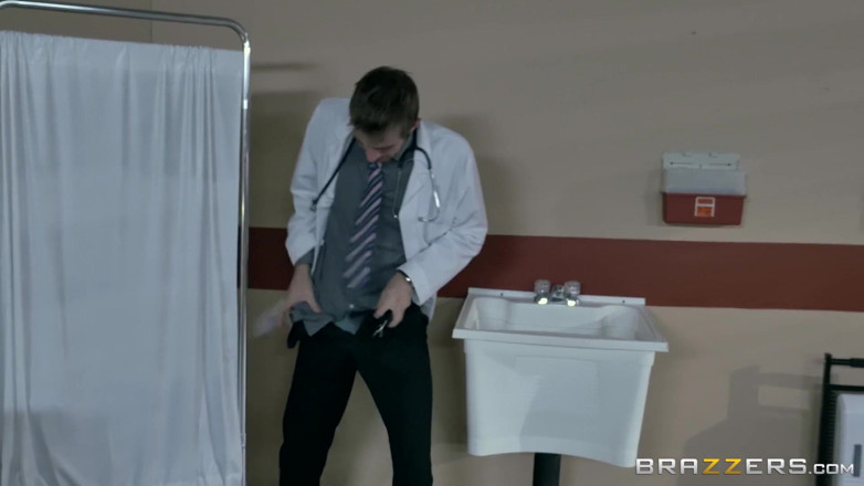 BRAZZERS: Brazzers - Danny D trova difficoltà a resistere al corpo super...