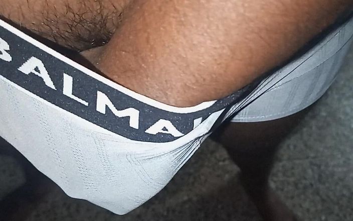 Sweet Indian cock: भाभी जी देसी चूत के बाल घर में साफ करते हैं