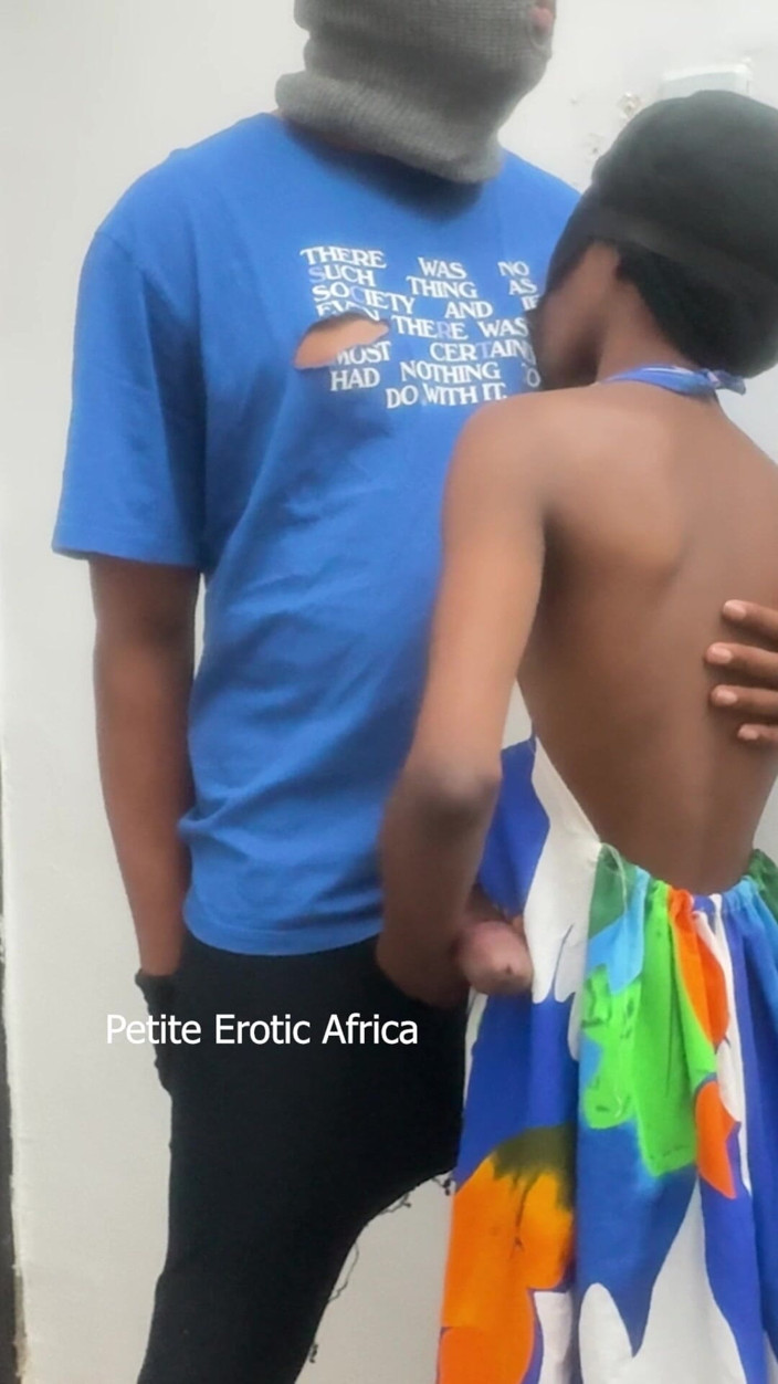 Petite Erotic Africa: Zbyt ciasno, aby się dostać