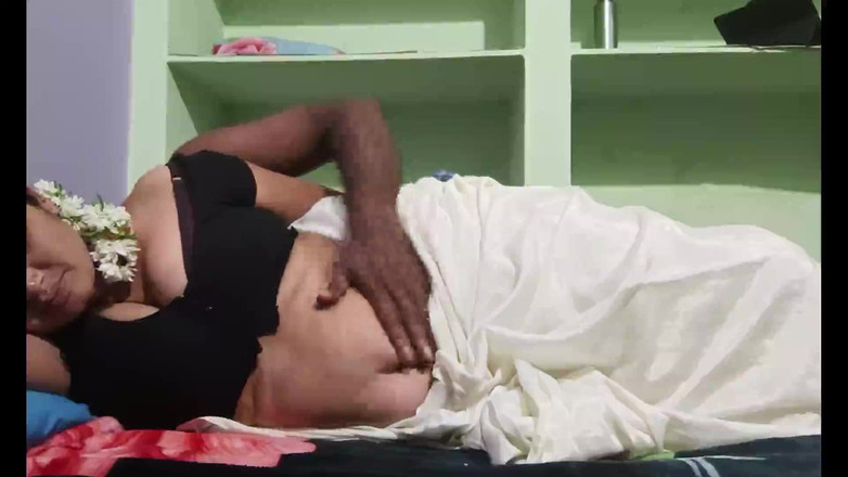 Sexy sindu: Hintli ateşli seksi hizmetçi ev sahibiyle seks yapıyor