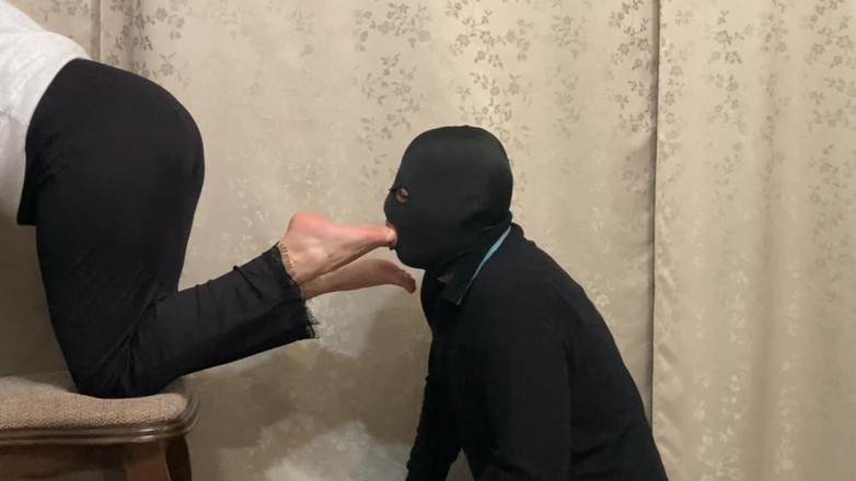 Niki studio: Ignorování jejího foot otroka - uctívání nohou