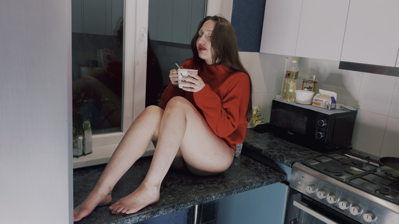JessLux: Riesin schluckt dich, wenn du mit deinem Kaffee und ma...